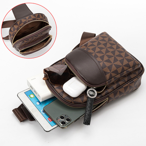 Benutzer definierte wasserdichte PU Messenger Herren tasche Outdoor Cross Leder Brusttasche - Product Image 6