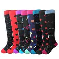 Conception de logo personnalisé Fashion 15-20mmhg 20-30mmhg Chaussettes colorées à compression du genou pour les femmes infirmières