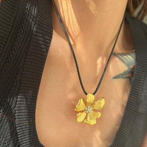 สร้อยคอผู้หญิงสแตนเลสกันน้ำ ดีไซน์เรขาคณิตแบบซ้อนชั้น ชุบทอง 18k ประดับเพชรซิร์คอนรูปดอกทานตะวัน ของขวัญสุดอินเทรนด์ - Product Image 4