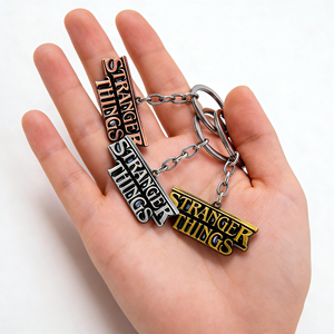 سلسلة مفاتيح معدنية مطلية بالمينا بتصميم كرتوني مستوحى من مسلسل الرعب 'سترينجر ثينجز'، الأكثر مبيعًا بسعر الجملة من المصنع - Product Image 3