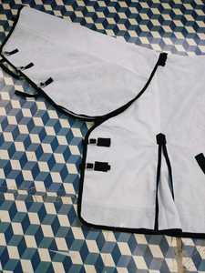 Manta de invierno para caballo para todo tipo de clima con relleno térmico y hebillas de liberación rápida para un uso sencillo - Product Image 4