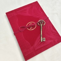 Undangan Pernikahan Mewah Monogram Foil Emas Custom Set Kartu Undangan Akrilik Lipat Tiga dengan Cetak Foto untuk Pernikahan