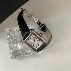 Reloj de Cuarzo para Mujer, con Logotipo Personalizado, Resistente al Agua, Caja de Acero Inoxidable, Correa de Acero Inoxidable, Estilo Ejecutivo y Moderno - Product Image 3