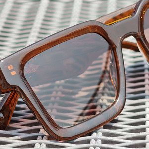 Gafas de Sol Cuadradas con Logotipo Personalizado, Montura Gruesa Retro, Polarizadas UV400, Unisex, para Uso en Exteriores - Product Image 3