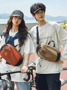 Sac banane tendance et décontracté pour couple, style sportif, sac à dos multifonctionnel pour bouteille d'eau, idéal pour les voyages en extérieur, en nylon - Product Image 1