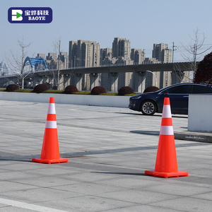 Cono de Tráfico Gigante de PVC con Cinta Reflectante para Construcción de Carreteras - Product Image 5