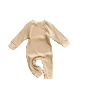 Herhangi bir sezon Unisex yenidoğan bebek giysileri katı renk bebek tulum pamuk örme uzun kollu yürümeye başlayan tulum bebek giyim