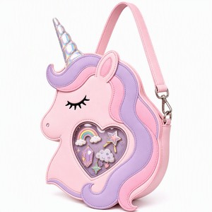 Bolso de hombro personalizado con diseño de unicornio mítico, en tonos pastel rosa y morado, con capas, ventana de corazón, arcoíris, nube, estrella de cristal y pin. - Product Image 1