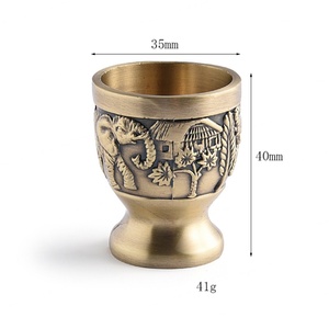 Coupe royale en laiton de haute qualité, style vintage, design fantaisie en relief - Product Image 1