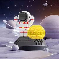 Micro blocs de construction espace lune dessin animé astronaute Figure avec lumière ville aérospatiale modèle briques jouets pour enfants cadeau d'anniversaire