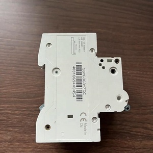 Interruttore Automatico Miniaturizzato Siemens 5SY6440-6CC 40A <span class=keywords><strong>3P</strong></span> Curva B 6kA MCB 5SY6 4P B40A per Protezione Sistemi di Distribuzione - Product Image 2