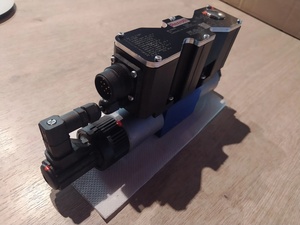 Original R901183072 4WREQ6Q5-08-2X/V00-24PA63 ตัวควบคุมทิศทางแบบสัดส่วน - Product Image 1