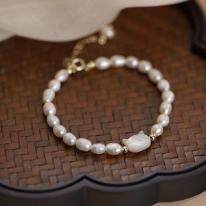 Pulsera de Cadena Chapada en Oro de 14K con Perlas Naturales de Agua Dulce y Plata <span class=keywords><strong>Tai</strong></span> 925 con Forma de Animalito para Mujer, Joyería Clásica MAY - Product Image 1