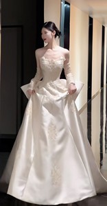 S0659Y 2026 Nouvelle <span class=keywords><strong>Robe</strong></span> de Mariée <span class=keywords><strong>Hiver</strong></span> Haut de Gamme en Satin Sans Bretelles Style Français Légère pour Petite Mariée - Product Image 4