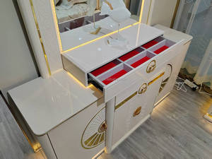 Mobili per Camera da Letto King Size di Lusso, Nuovo Design Classico con Specchi, Prezzo Conveniente, Elegante Illuminazione LED - Product Image 5