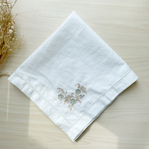 Bonne vente 100% serviettes en lin français fleur serviettes <span class=keywords><strong>de</strong></span> luxe personnalisées prix <span class=keywords><strong>pas</strong></span> <span class=keywords><strong>cher</strong></span> et serviettes en <span class=keywords><strong>tissu</strong></span> durable - Product Image 1