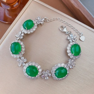 Bracelet Chaîne Géométrique Plaqué Or en Laiton Écologique avec Calcédoine Verte et Zircon, Bijou de Mode Féminin Élégant pour le Quotidien, Vente en Gros - Product Image 3