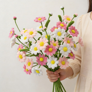 Fiori Artificiali di <span class=keywords><strong>Margherita</strong></span> a <span class=keywords><strong>3</strong></span> Teste su Bastoncini Intrecciati, Bouquet di Fiori Fatti a Mano con Scovolini per Decorazioni Casa e Matrimoni - Product Image 1