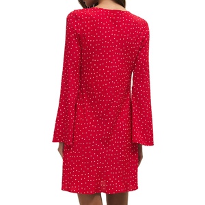 เดรสสั้นลำลองคุณภาพสูงสำหรับฤดูใบไม้ผลิและฤดูร้อน ดีไซน์หรูหรา สีแดง แขนสั้น คอเหลี่ยม สวมใส่สบายในชีวิตประจำวัน - Product Image 2