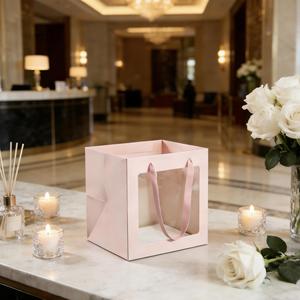 Bolsas de Papel Rosa Personalizables con Ventanas Transparentes y Asas Retorcidas para Arreglos Florales y Empaque de Regalos - Product Image 5