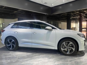 Audi Q4 2022 40 E-tron Edición Empresarial SUV R20 Usado, Volante a la Izquierda, Cuero Oscuro, Turbo, de <span class=keywords><strong>Uniland</strong></span> Motors en China - Product Image 4