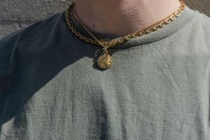 Collar con Colgante de Dios Griego Zeus, Joyería de Mitología Griega Antigua para Hombre, Cadena de Brújula de Acero Inoxidable con Baño de Oro PVD de 18k y Moneda Griega - Product Image 4