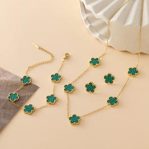 Ensemble de bijoux en acier inoxydable Clover 3 pièces, collier, bracelet, boucles d'oreilles, plaqué or 18 carats, tendance, cadeau pour femmes, vente en gros - Product Image 4