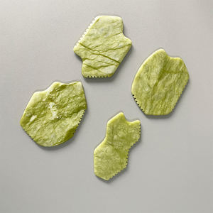 100% pierre naturelle Guasha en forme de coeur Xiuyan néphrite vert Jade Gua Sha conseil masseur facial option d'outil - Product Image 1