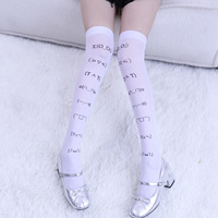 Nouvelles chaussettes populaires pour filles, motif émoticône mignon, douces, respirantes, collants blancs, chaussettes hautes pour l'extérieur, acceptent la personnalisation