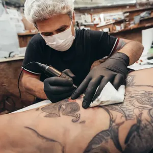 Gants jetables en nitrile noir, résistants, de qualité industrielle, sans latex, pour le nettoyage, les tatouages, les salons de manucure, la mécanique et le travail - Product Image 4
