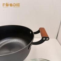 Marmite en fonte légère pré-culottée antiadhésive avec couvercle en verre et peinture thermorésistante pour la cuisson en gros