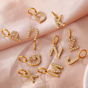 จี้ตัวอักษรภาษาอังกฤษประดับเพชร ชุบทอง 18K สแตนเลสสตีล สำหรับทำเครื่องประดับ DIY เหมาะสำหรับทุกเพศ ใส่ได้ทุกวัน - Product Image 3