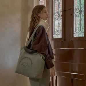 กระเป๋าโท้ทผ้าลูกฟูกสีพื้นขนาด 15 นิ้ว เป็นมิตรกับสิ่งแวดล้อม พกพาสะดวก รับสกรีนโลโก้ ใช้ซ้ำได้ พับเก็บได้ สะพายไหล่ แฟชั่น - Product Image 1