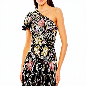 Robe de cocktail asymétrique en organza brodée de fleurs et de perles, longueur genou, coupe trapèze ajustée, sans manches, style glamour avec sequins et pompons - Product Image 3