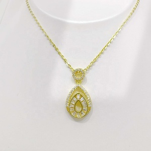 Collier unique en argent sterling 925 plaqué or 14 carats avec pendentif coquillage et zircon, style goutte d'eau, minimaliste, pour mariée - Product Image 1