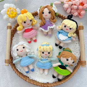 Muñeca Princesa Mini de Ganchillo al por Mayor, Hecha a Mano, Bonito Colgante para Llavero, Decoración - Product Image 3