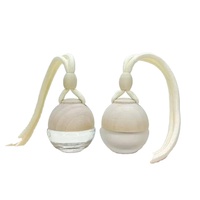Diffuseurs de parfum pour voiture en forme de boule de 6 ml avec cordelette de suspension, couvercle à vis en bois et surface sérigraphiée