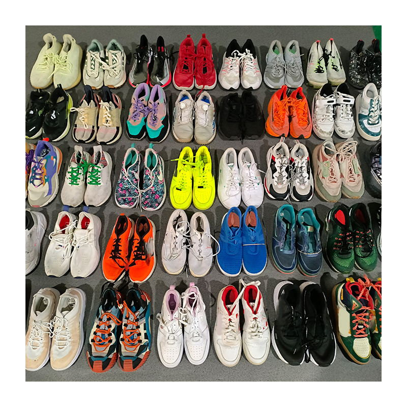Zapatos Internacionales de la marca-nueva condición del 90%