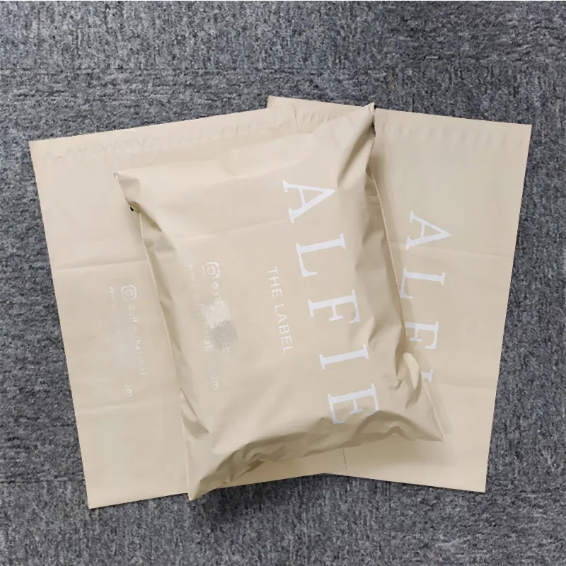 カスタムマットアプリコット配送ポリメーラー防水自己粘着性プラスチック封筒スリーブポリメーラーメールバッグ