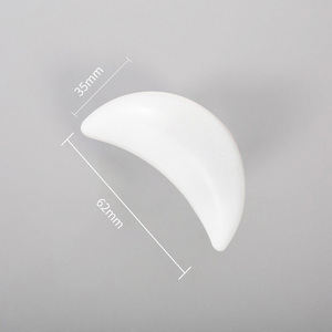 Boutons de tiroir en céramique blanche personnalisés de style mid-century modern pour armoires de cuisine, salle à manger, salle de bain et chambre à coucher - Product Image 2