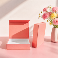 Boîte cadeau en papier rigide de luxe avec logo personnalisé en relief, boîte couleur recyclable pour vêtements, cosmétiques et accessoires de mode