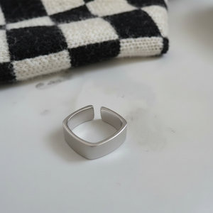 Vendita calda Trending Boho anelli regolabili con fiore acrilico titanio zircone intarsio per uomini e donne taglie libere all'ingrosso - Product Image 1