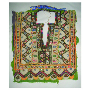 Vintage Afghani Robe baloch tribal banjara Cou Joug Broderie Miroir Travail Applique Patch Couture artisanat cou joug Patch - Product Image 1