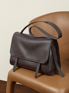 Sac à bandoulière en cuir véritable pour femme avec logo personnalisé, style vintage, fermeture éclair marron classique, souple, imperméable, grand format - Product Image 4