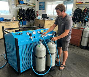<span class=keywords><strong>Compresseur</strong></span> d'air portable pour <span class=keywords><strong>plongée</strong></span> sous-marine et exploration des récifs coralliens, 4 kW, 300 bars, <span class=keywords><strong>200</strong></span> L/min, double port de gonflage - Product Image 1
