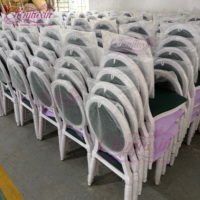 Chaise de salle à manger de style français moderne, cadre blanc, dossier capitonné en cuir vert foncé, chaise d'appoint pour événement de mariage