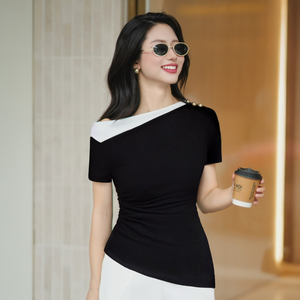 Belle เสื้อเบลาส์เปิดไหล่สีดำสุดหรู | เสื้อผู้หญิงคลาสสิกและอินเทรนด์ | เหมาะสำหรับชุดออฟฟิศลำลองหรืองานปาร์ตี้ - Product Image 1