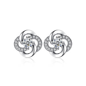 Orecchini a Perno alla Moda in Oro Bianco Placcato Rodio con Zirconi, Design Geometrico, Gioielli Classici da Donna, Idea Regalo - Product Image 5