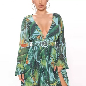 Robe longue maxi pour femme, modèle personnalisé en tissu imprimé, taille empire, manches longues, dos nu, pour soirée - Product Image 3
