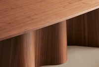 Table à manger de luxe en forme de bateau avec base ondulée, table à manger moderne pour l'intérieur